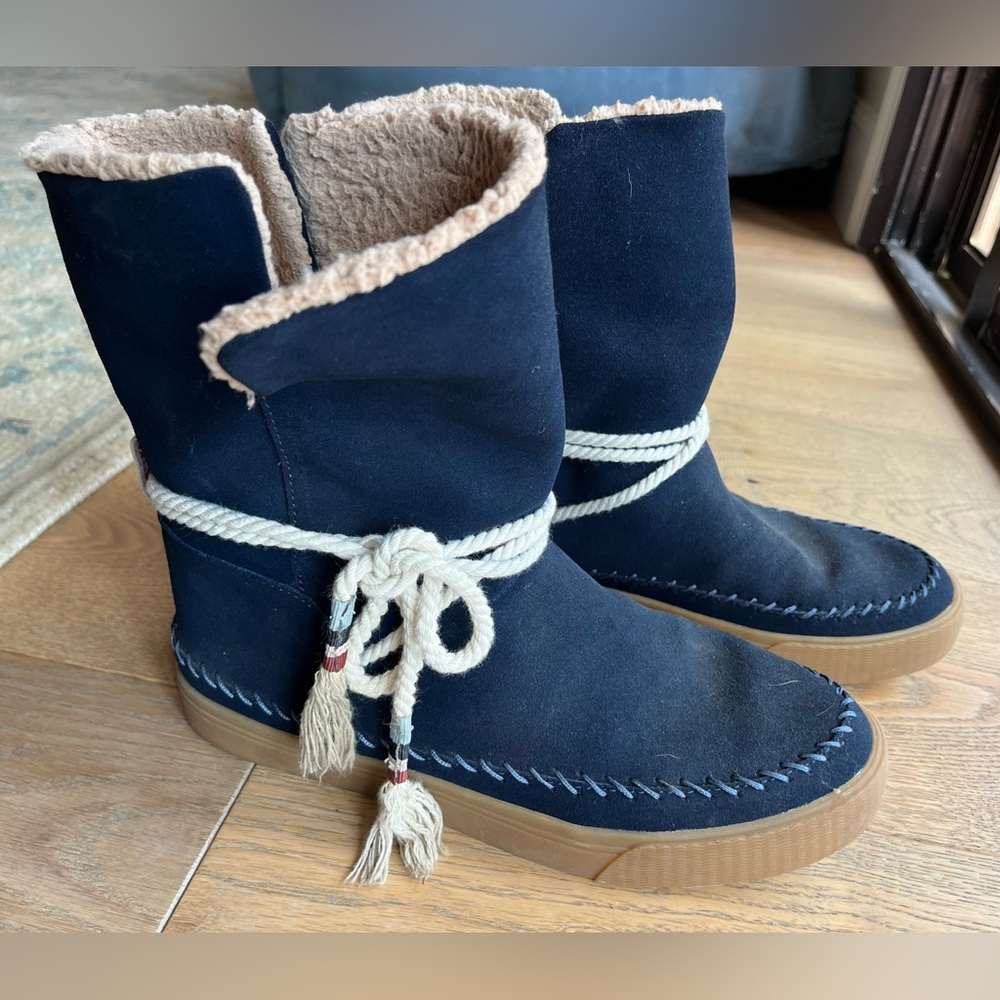 TOMS Vista Water-Resistant Boot Navy Suede/Faux Sherling